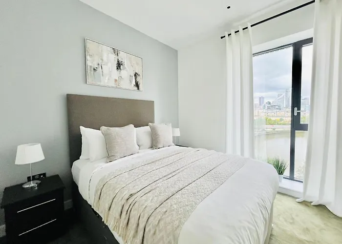 Luxurious Apartment - Prime Location Near Excel, O2 & Canary Wharf